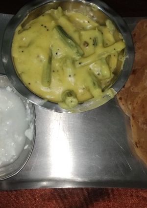 સરગવાનું લોટ વાળું શાક (Saragva Besan Shak Recipe In Gujarati) રેસીપી મુખ્ય ફોટો