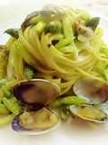 Trenette con vongole, asparagi e aglio dolce