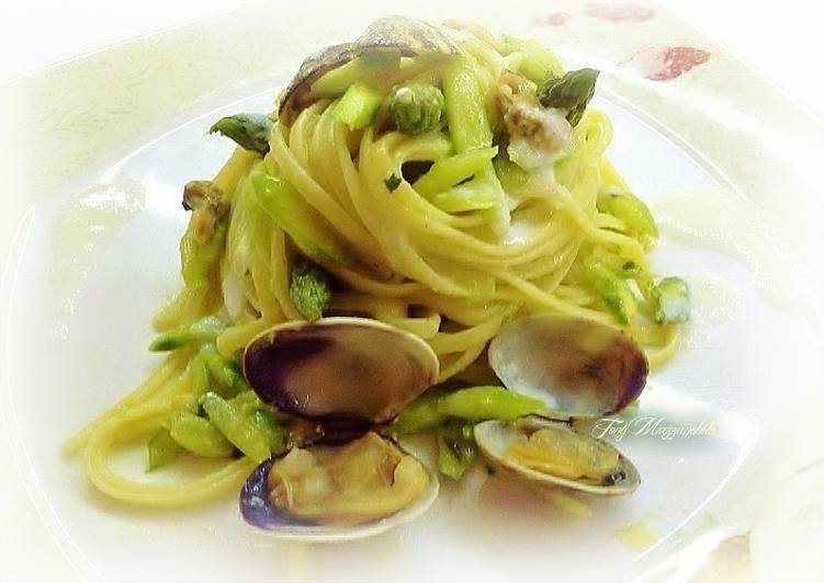 Trenette con vongole, asparagi e aglio dolce