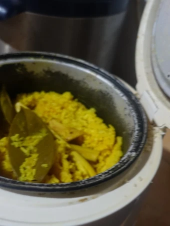 Langkah Mudah untuk Membikin Resep  Resep Nasi Kuning Ricecooker Tanpa Santan Super Gampang yang Enak, Bikin Ketagihan