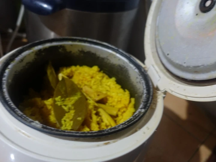 Langkah Mudah untuk Membikin Resep  Resep Nasi Kuning Ricecooker Tanpa Santan Super Gampang yang Enak, Bikin Ketagihan