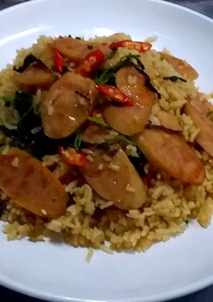 รูปของ ข้าวผัดใบกระเพราแหนมไก่