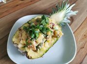 Une photo de ananas crevettes