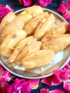 रस भरा खाजा (Ras Bhara khaja recipe in hindi) रेसिपी मुख्य फोटो