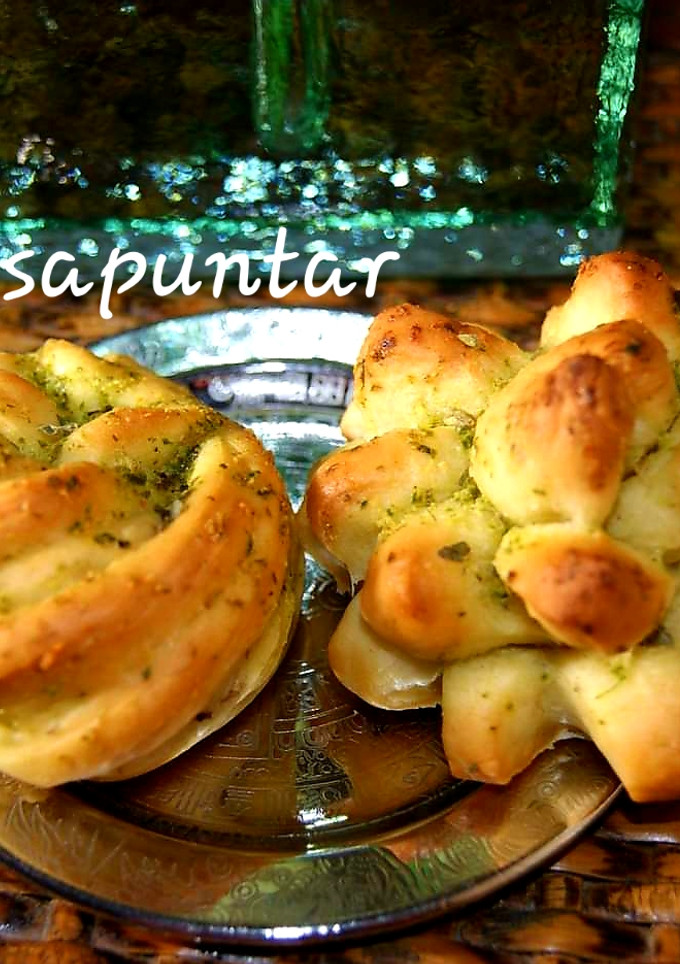 Una foto de Pan de ajo y perejil 🍞🧄🧄