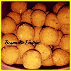 A picture of Besan ladoo.