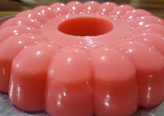 Cara Gampang Menyiapkan Silky pudding strawberry yang Lezat Sekali