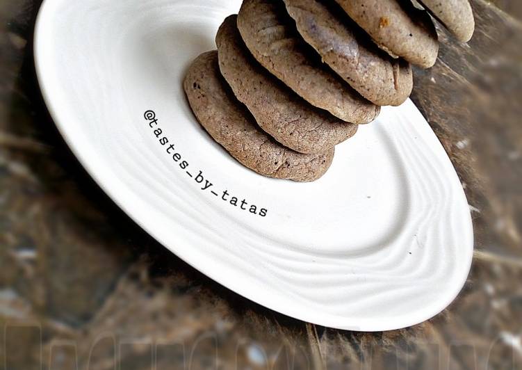 Simple Way to Prepare Award-winning Chocolate cookies with leftover butter icing