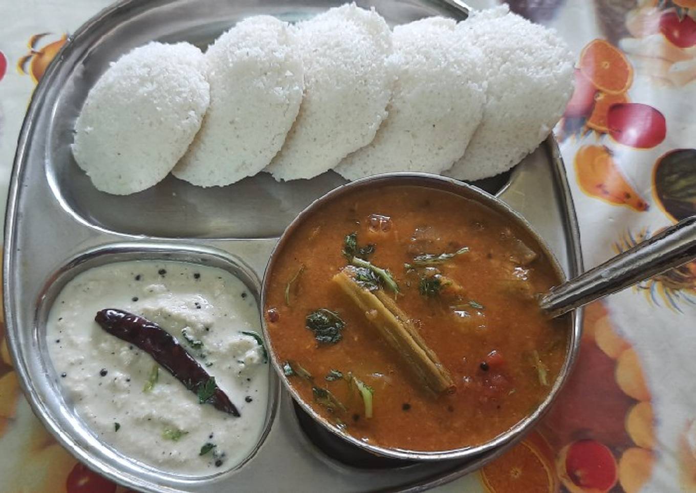 Idli sambar n coconut chutney
