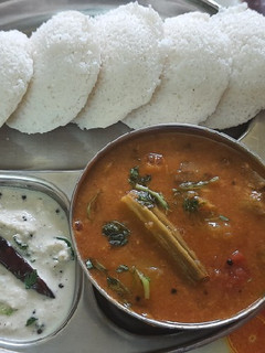 A picture of Idli sambar n coconut chutney.
