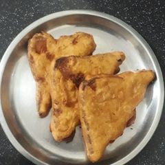 A picture of Bread pakoda.
