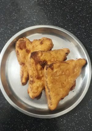 A picture of Bread pakoda.