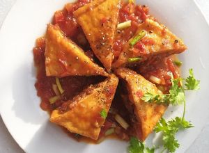 Hình của món Đậu hủ dồn thịt sốt cà chua.