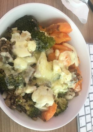 A picture of Warm cheese salad with cauliflower.