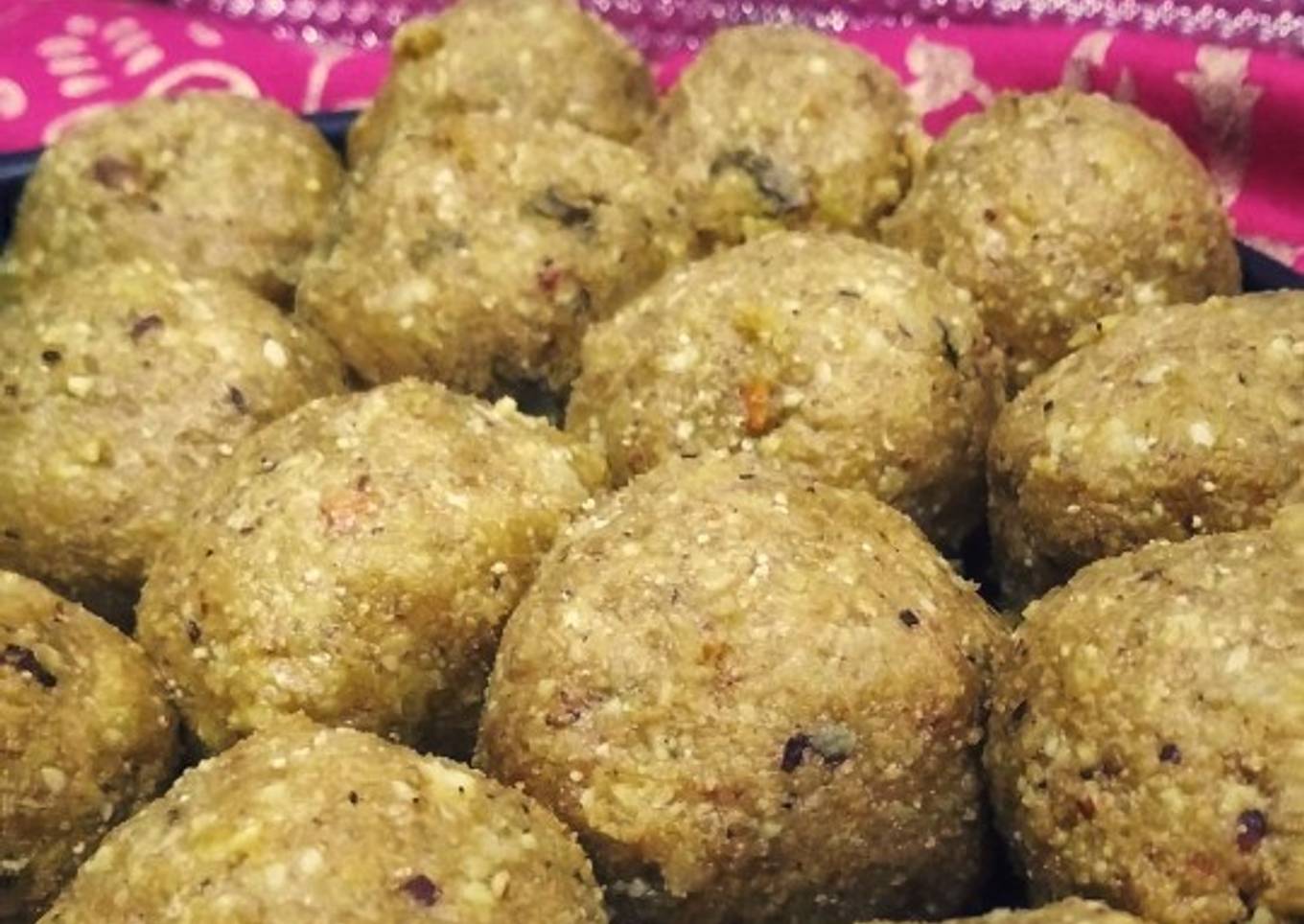 Gud aur aata laddu