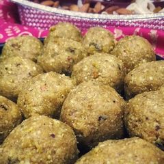 Gud aur aata laddu A picture of Gud aur aata laddu.