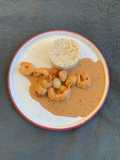 Noix de St Jacques crevettes à la crème avec du riz