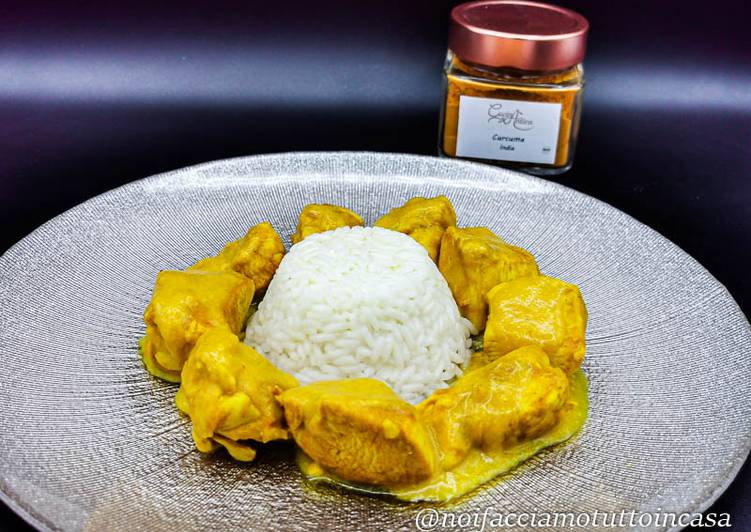 Pollo con Curcuma e Yogurt Greco