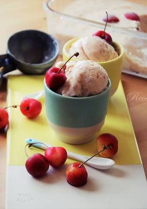 Foto de Gelado de Requeijão com Pedaços de Cereja