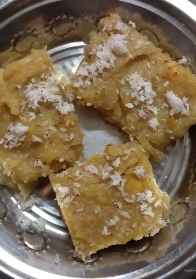 அரிசி மாவு தேங்காய் கேக் (Arisi maavu thenkaai vake recipe in tamil) செய்முறை முக்கிய புகைப்படம்