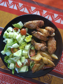 Una foto de Alitas al horno con patatas Deluxe sin freír!