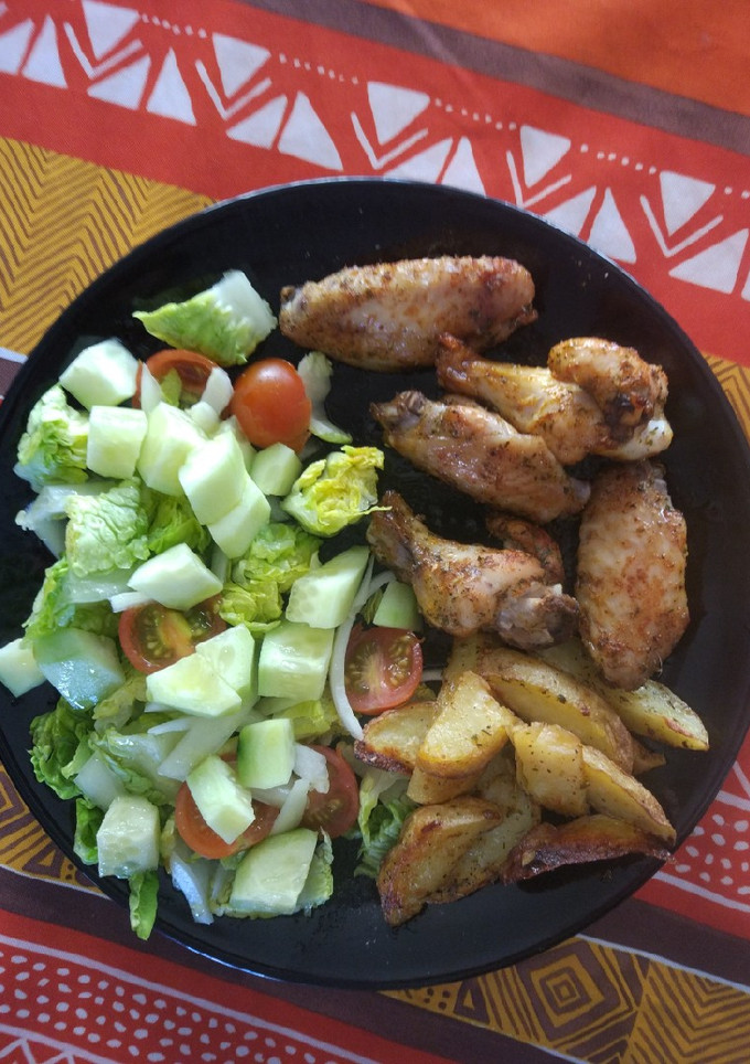 Una foto de Alitas al horno con patatas Deluxe sin freír!