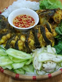 Hình của món Cá lăng nướng cuốn bánh tráng.