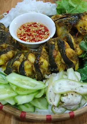 Hình của món Cá lăng nướng cuốn bánh tráng.