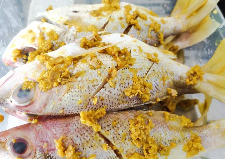 Resep Ikan ekor kuning bumbu sederhana stok freezer yang Bisa Manjain Lidah