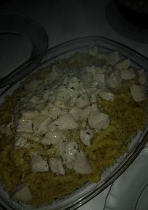 Foto principal de Tirabuzones con salsa blanca y pollo