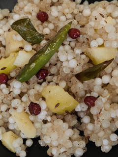 साबूदाना खिचड़ी(SABUDANA KHICHDI RECIPE IN HINDI) रेसिपी मुख्य फोटो