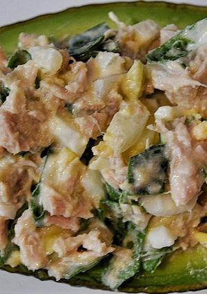 Una foto de Aguacate relleno de Atún