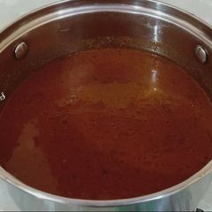 A picture of Dakkous (spicy tomato garlic sauce).