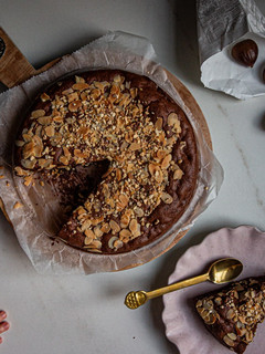Una foto de Bizcocho húmedo de castañas y chocolate 🌰🍫