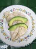 Tacos de camarón con cebolla