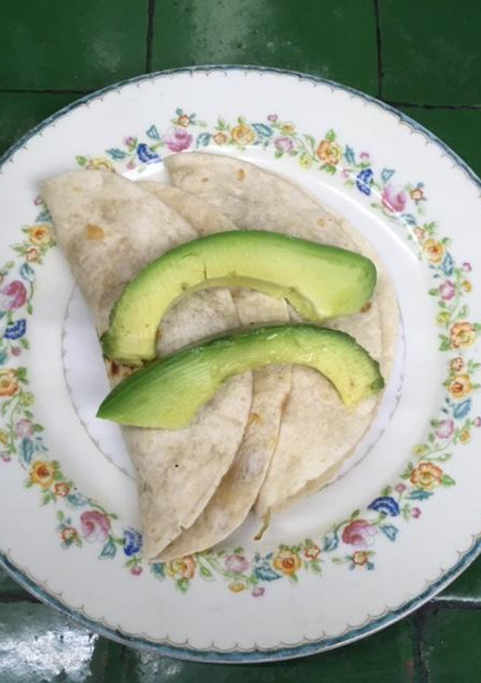 Una foto de Tacos de camarón con cebolla