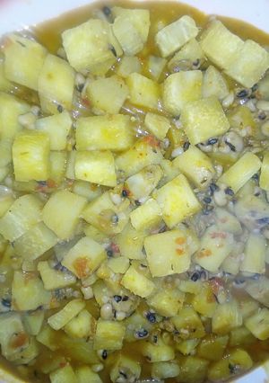 A picture of Yam with beans porage.
