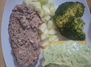 Una foto de Asado Alemán con Choclo y Salsa de Palta