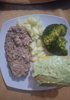 Una foto de Asado Alemán con Choclo y Salsa de Palta