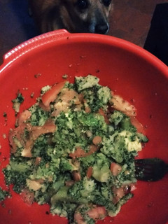 Una foto de Ensalada de Brócoli, tomate🍅 y aguacate 🥑