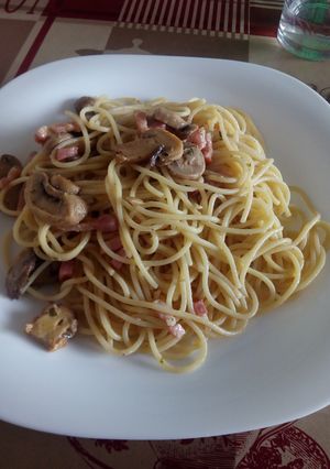 Una foto de Spaguettis a la mantequilla