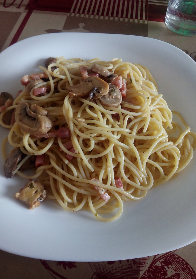 Una foto de Spaguettis a la mantequilla