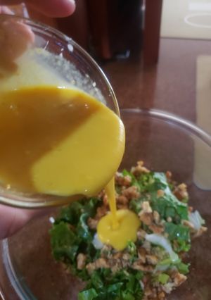Una foto de Ensalada de lechuga y nueces
