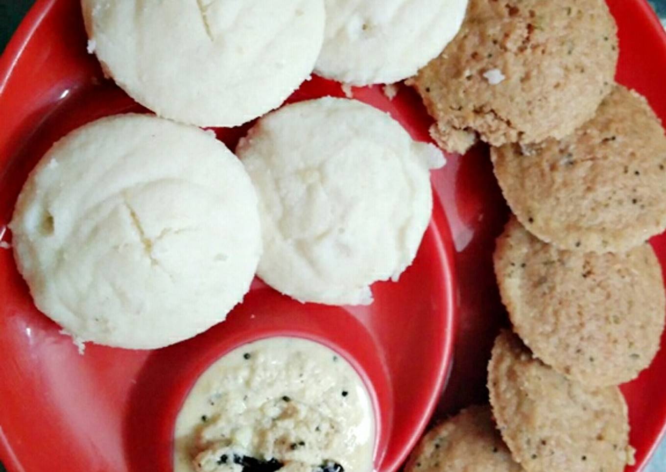 Soft and spongy oats and rava idli with coconut chutney