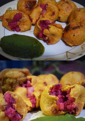 A picture of Aaloo beet bondas.