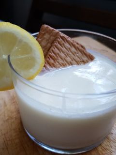 Una foto de Yogurt desnatado con limón y avena