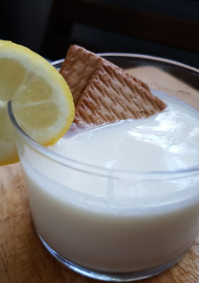 Una foto de Yogurt desnatado con limón y avena