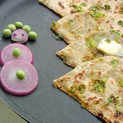 A picture of Peas paratha.