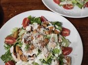 Gambar chicken caesar salad oven