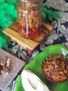 कैरी व ओल्या हळदीचे लोणचे (kairi v olya lonche recipe in marathi) रेसिपी चे मुख्य फोटो